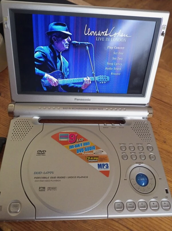 Panasonic DVD-LA95 portatīvais DVD atskaņotājs 9 collu
