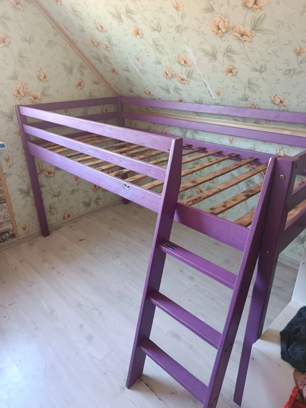 Laste puidust voodi redeliga