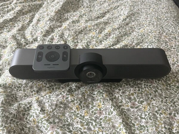 Logitech MeetUp videokonverentsikaamera koos kaugjuhtimispuldiga