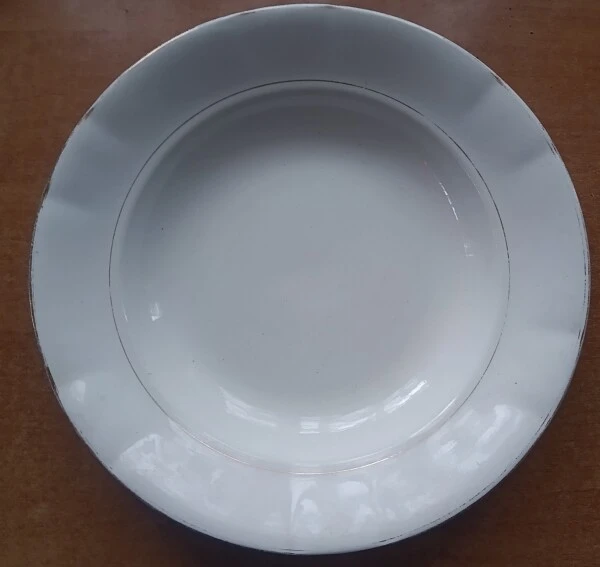 Porcelāna šķīvis