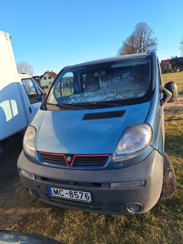 Vauxhall Vivaro 2.5 CDTi furgons manuālā