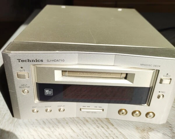 Technics MiniDisc Player and Recorder