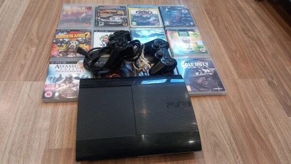 Sony PlayStation 3 Super Slim komplekts