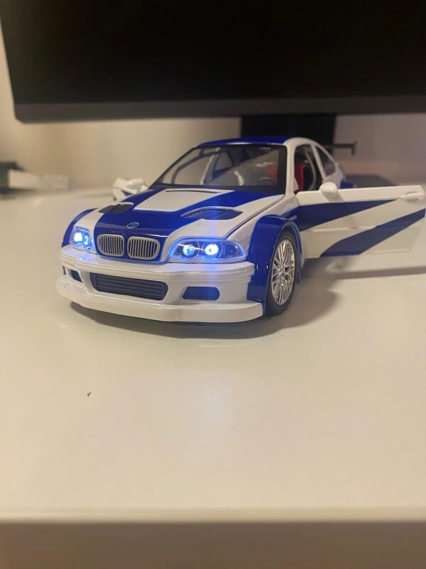 BMW M3 kupee mudel tuledega