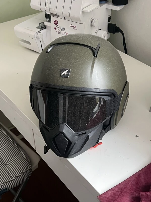 Airoh motorcycle helmet, size L, 1150 g, green